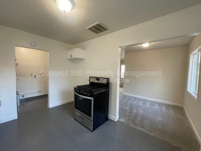 Building Photo - 13719 Yukon Ave