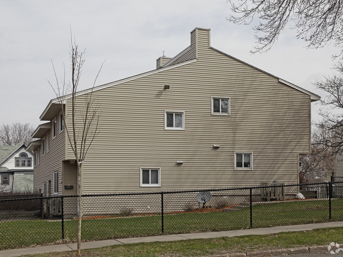 Building Photo - Community Plaza