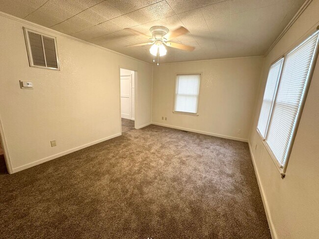 Building Photo - Fantastic 2 Bedroom!