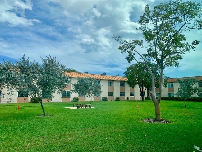 Foto del edificio - 1950 N Andrews Ave