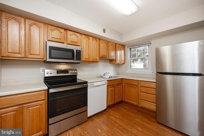 Building Photo - 27 Yorktown Ct
