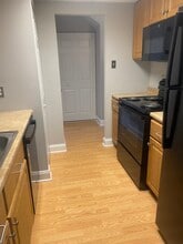 Building Photo - 305 Village Walk
