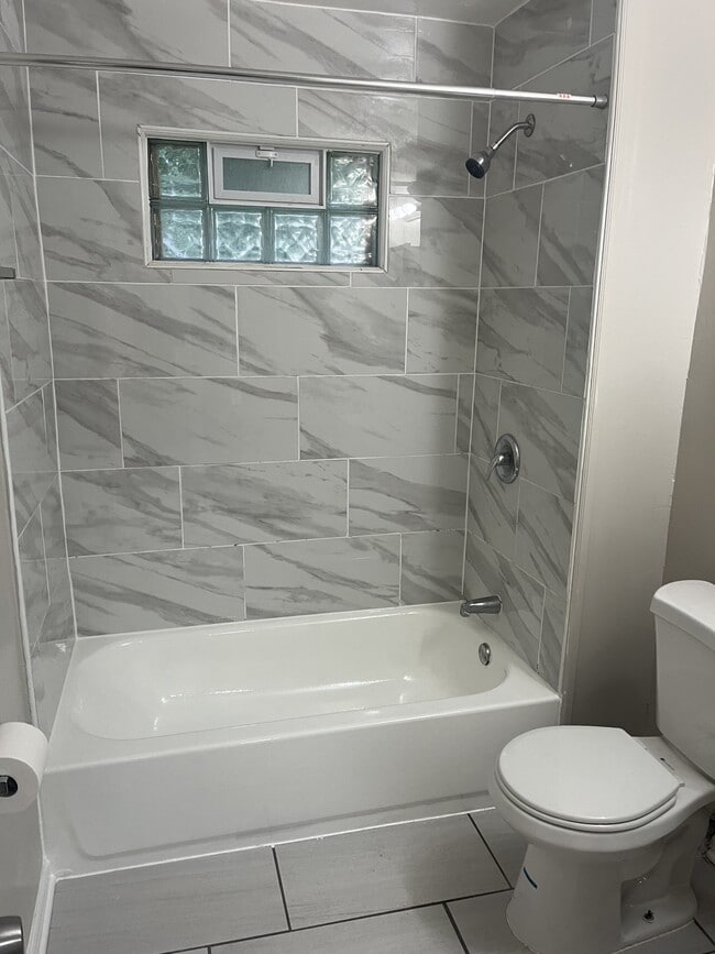 Foto del edificio - 3322 N 60th St