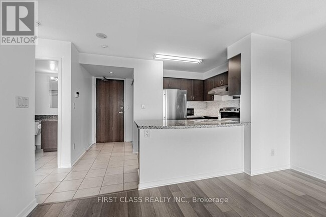 Building Photo - 4900 Glen Erin Dr