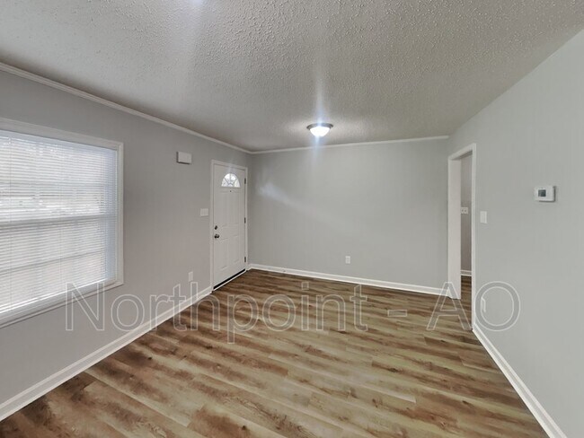 Foto del edificio - 244 Richardson Rd NW