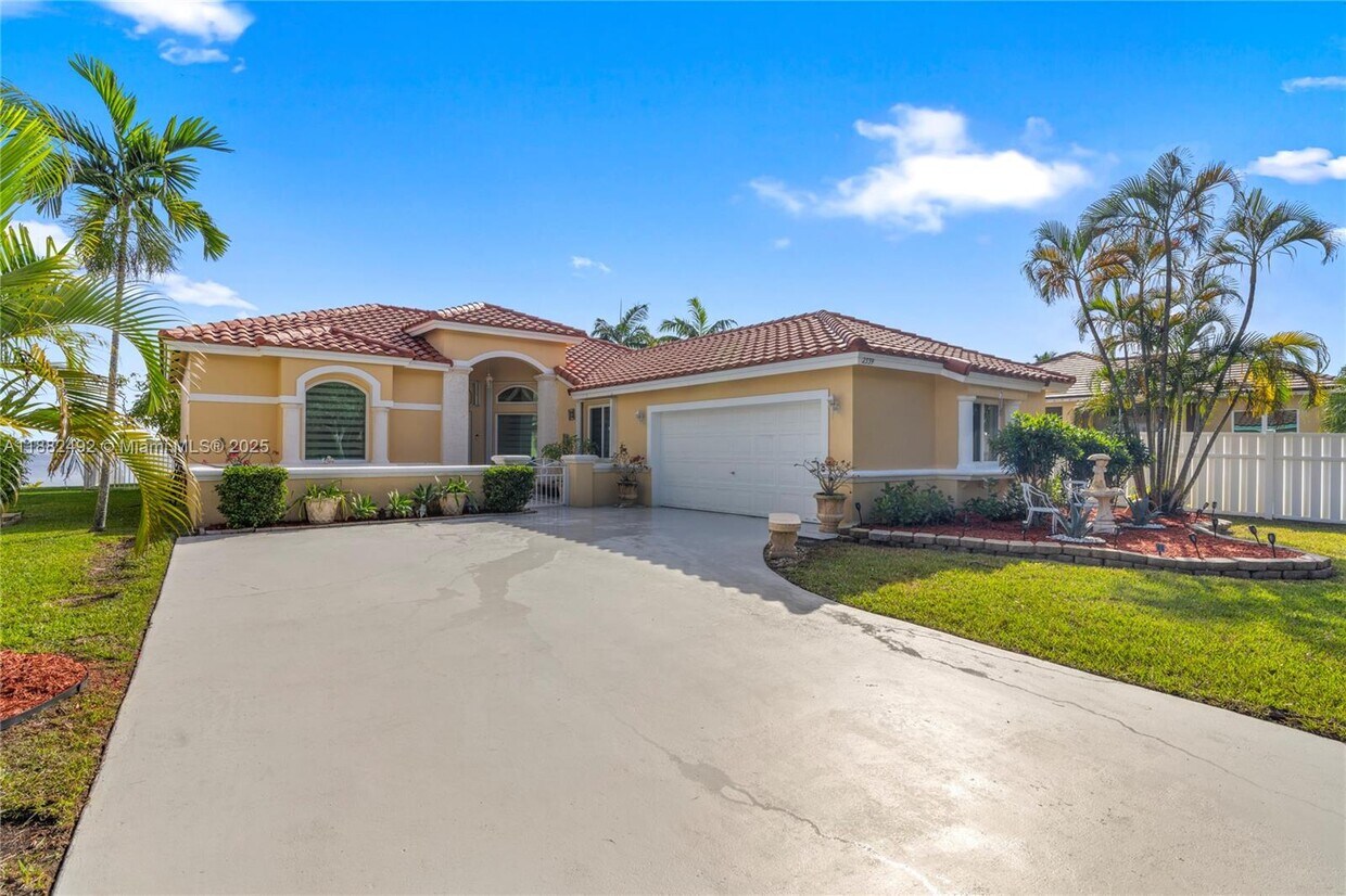 Foto principal - 2339 NW 195th Ave