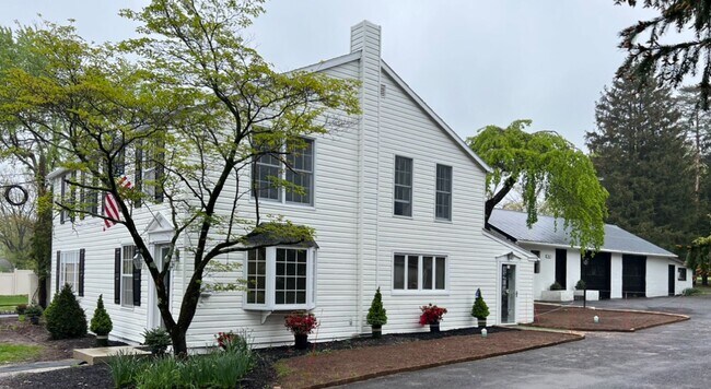 Foto del edificio - Beautiful Landale 4 Bedroom Single with 2 car garage for rent $3,650/month