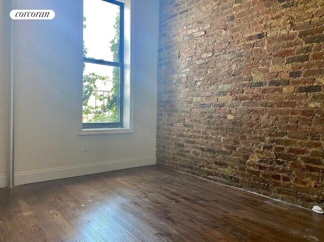 Foto del edificio - 215 E 4th St