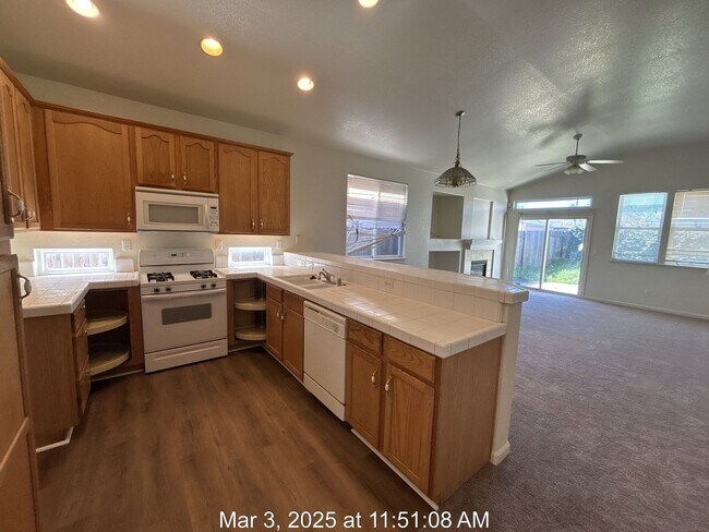 Foto del edificio - $400 MOVE IN BONUS! Fantastic 3 Bed, 2 Bat...