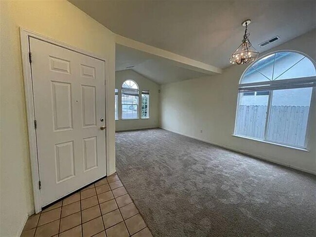 Building Photo - This single-family home