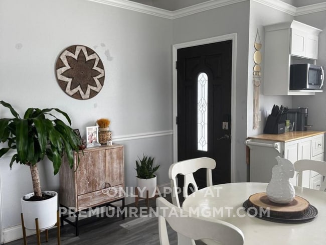 Photo - 3 Bedrooms in a large private fenced lot. This is an East Orlando Gem! Furnished or Unfurnished o... House