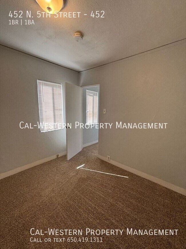 Building Photo - 452 N 5th St