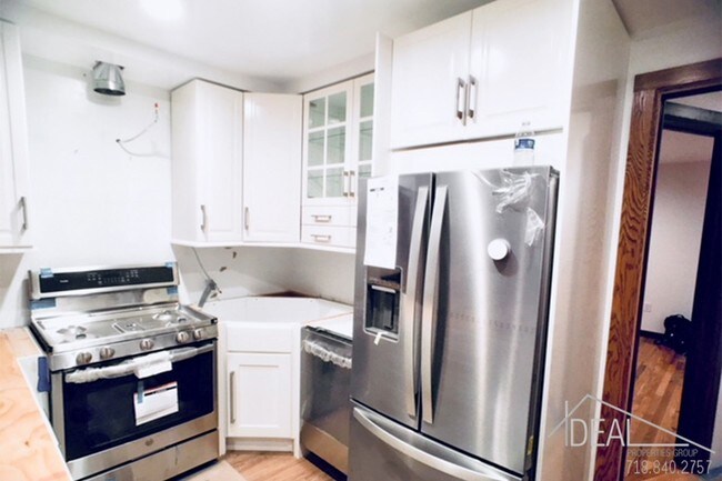 Building Photo - 206 8th Avenue #1R