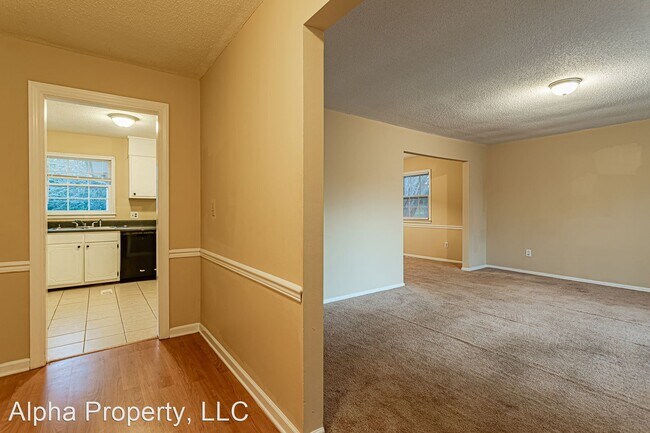Building Photo - 3 br, 2 bath House - 128 Saturn Lane