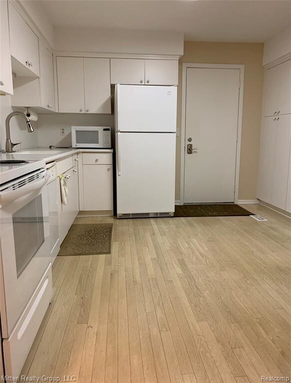 Foto del edificio - 6640 Maple Lakes Dr