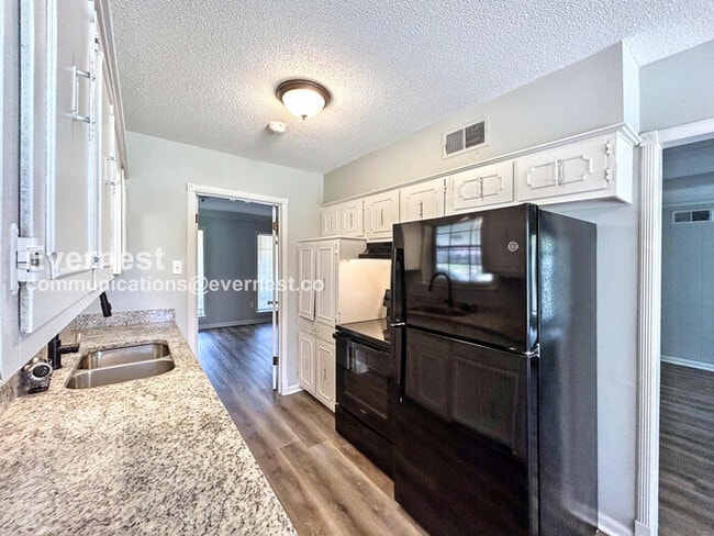 Building Photo - 2092 Hornsby Cove