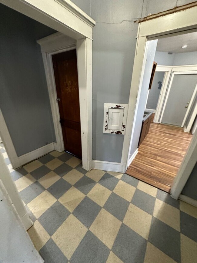 Building Photo - 2534-2536 N 41st St. (Duplex)