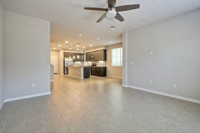 Foto del edificio - 3 Br/2.5 Ba w Loft and 2 car attached gara...