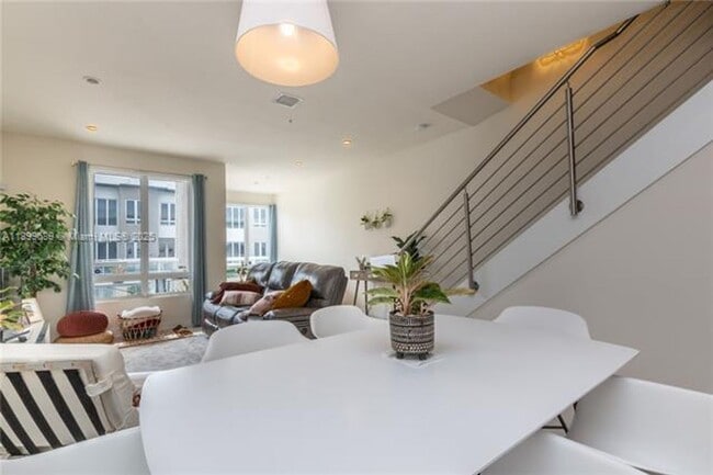 Building Photo - 10245 NW 63rd Terrace