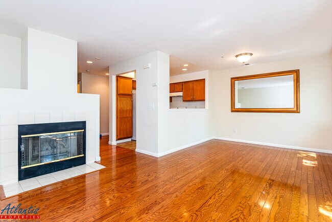Building Photo - 6244 Tibouchina Ln