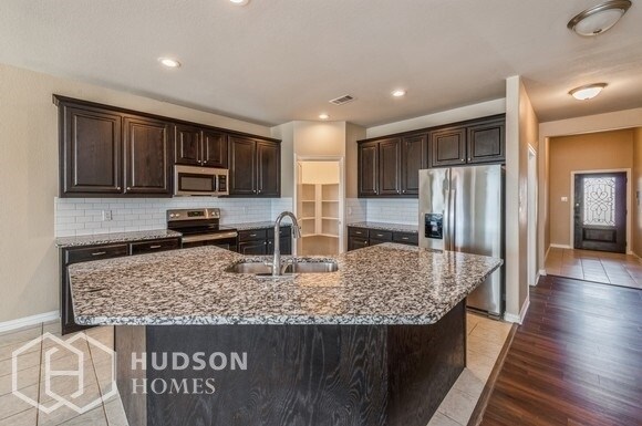 Building Photo - NOW AVAILABLE! - 10420 Talus Dr, Fort Wort...