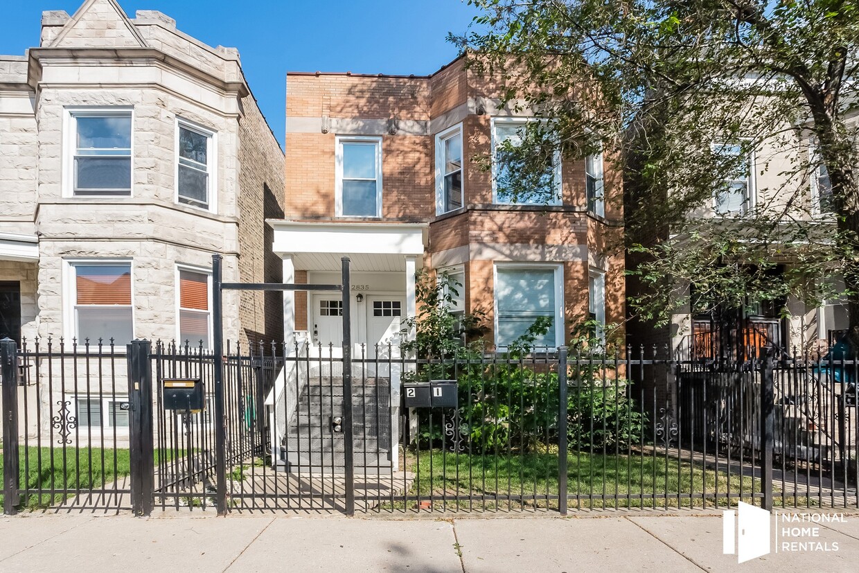 Primary Photo - 2835 N Albany Ave