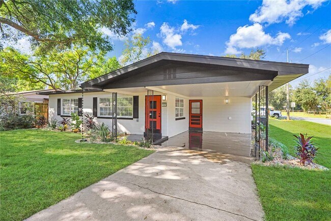 Building Photo - 223 Pinehurst Dr