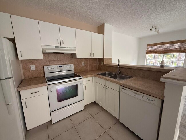 Foto del edificio - 1721 Village Blvd