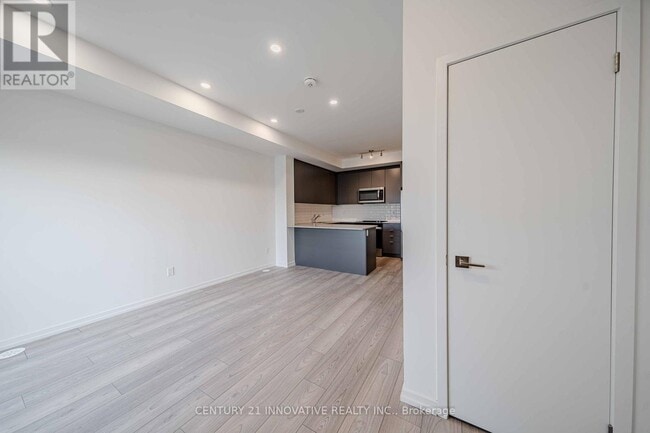 Building Photo - 16 Lytham Grn Cir