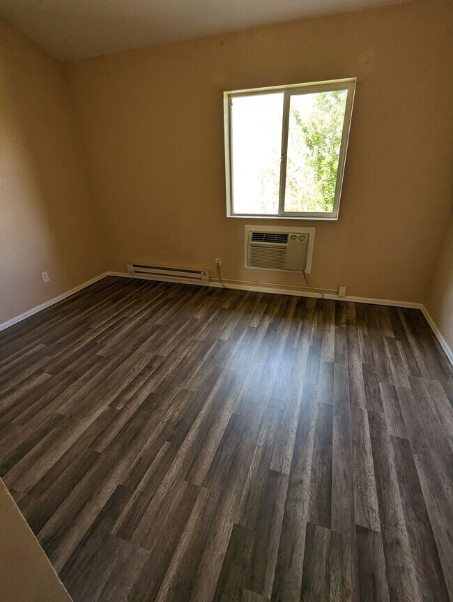 Foto del edificio - 1709 Oakshire Ln