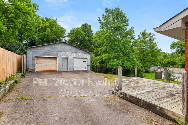 Foto del edificio - 111 River Rd