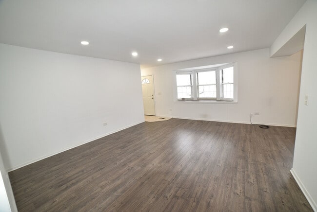 Building Photo - 437 N Cambridge Dr