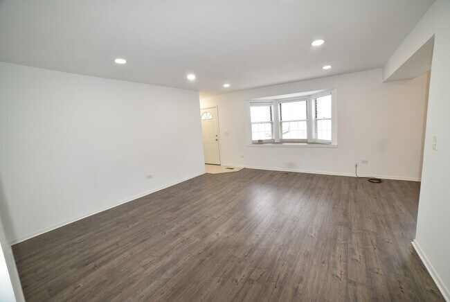 Foto del edificio - 437 N Cambridge Dr
