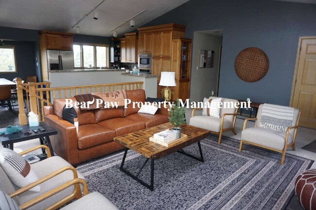 Foto del edificio - SHORT TERM, FULLY FURNISHED home in Evergr...
