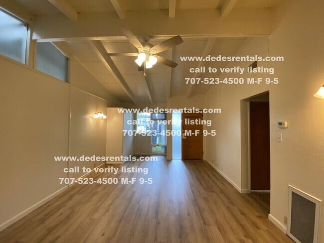 Building Photo - Charming 1950's triplex in Bennett Valley!