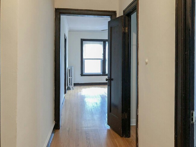 Building Photo - 2010-1 West Foster Avenue, Unit 2A
