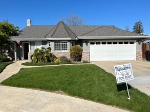 Building Photo - 215 S Hilton Ct