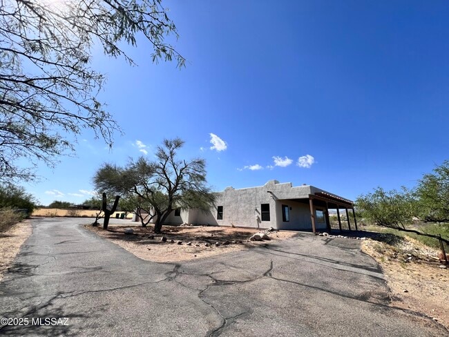 Building Photo - 1040 N Wentworth Rd