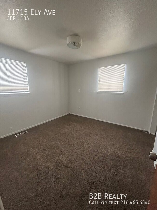 Foto del edificio - 11715 Ely Ave