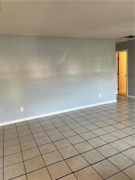 Building Photo - 13920 Wales St