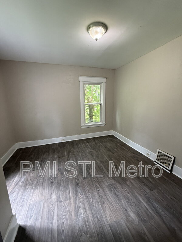 Foto del edificio - 7212 Eunice Ave