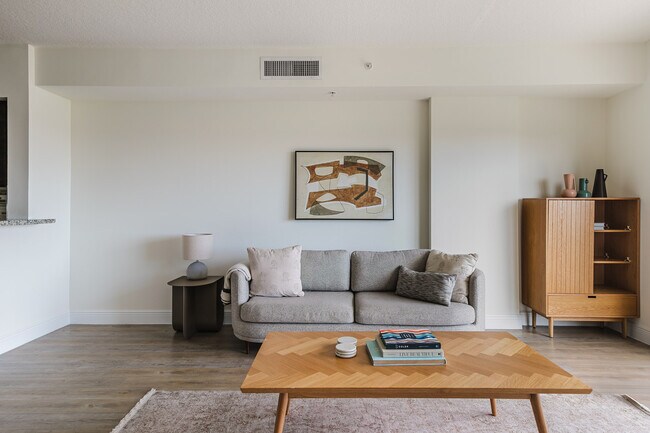 Foto del edificio - 987 SW 37th Ave