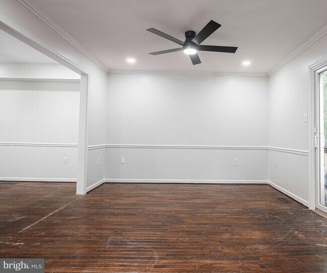 Building Photo - 910 Candlelight Ct