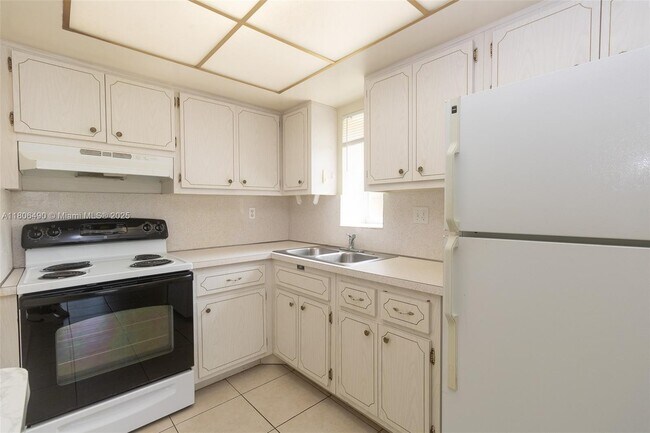 Foto del edificio - 8900 NW 38th Dr
