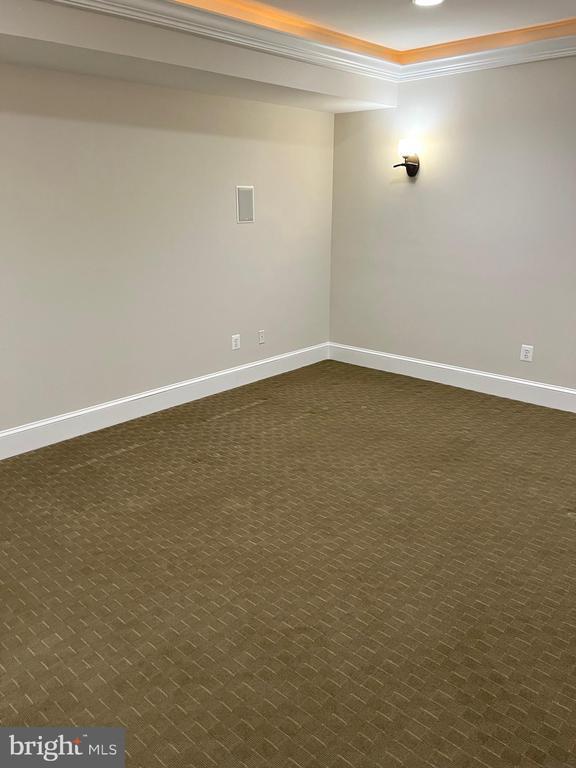 Foto del edificio - 600 Kentland Dr