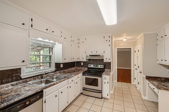 Building Photo - 445 Brackin Trace