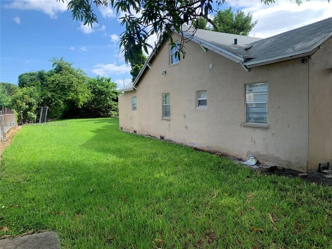 Building Photo - 2142 NW 33rd St