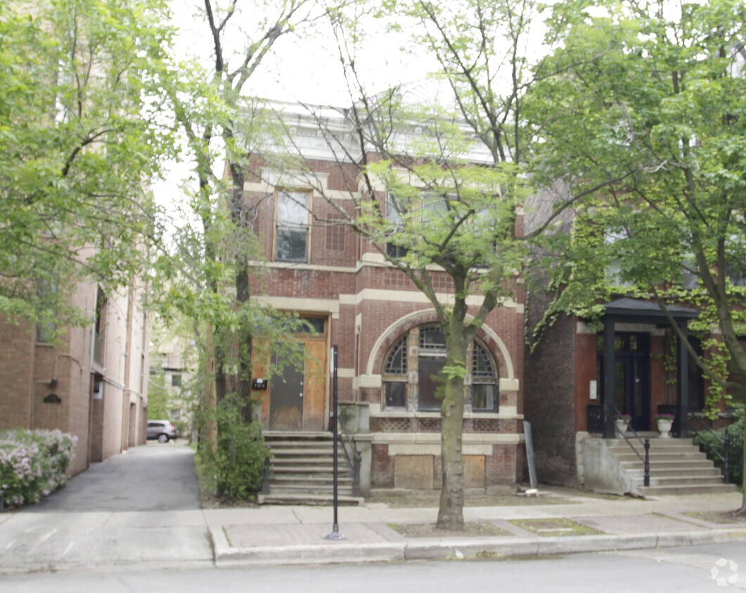 Building Photo - 2329 N Geneva Ter