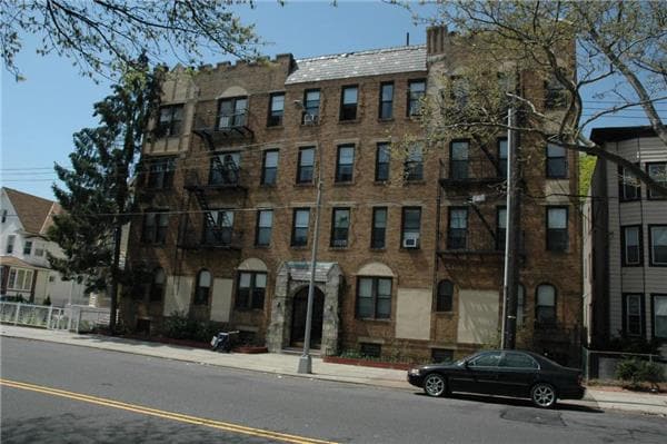 Foto principal - 8750 111th St