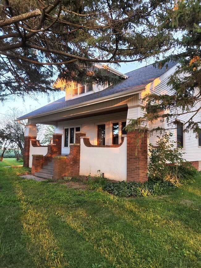 Building Photo - 2573 IL-17